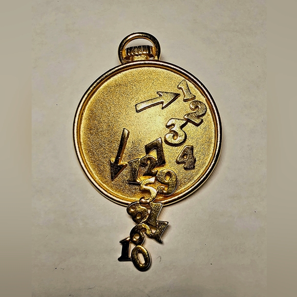 Casual Corner 1990s gold clock is running out time is fleeting waits for no man - Picture 6 of 7